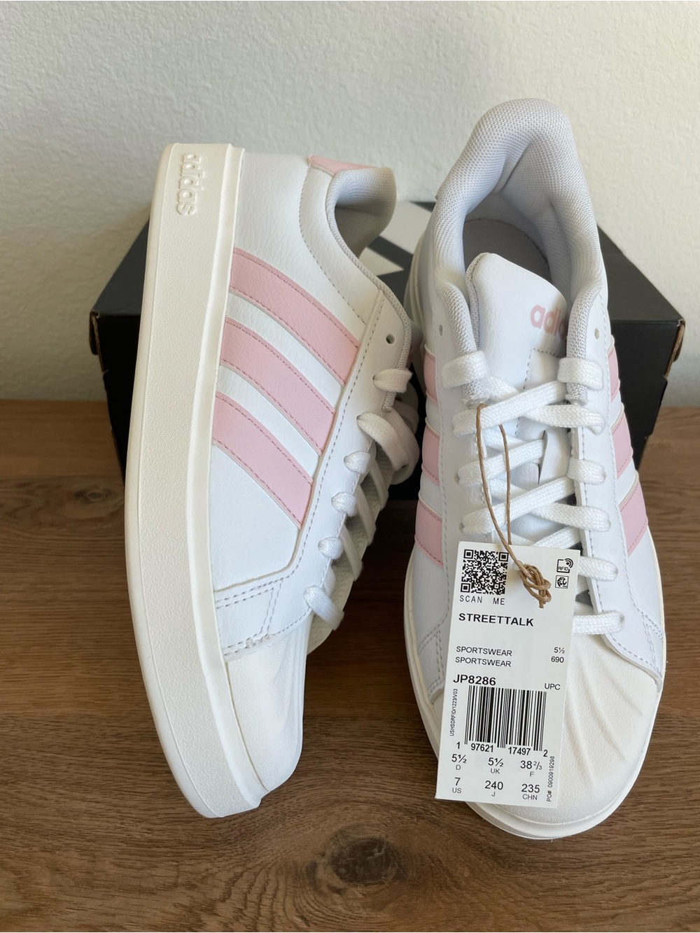 NWT Women’s Adidas Streettalk Sneakers Size 7 - Picture 2 of 8